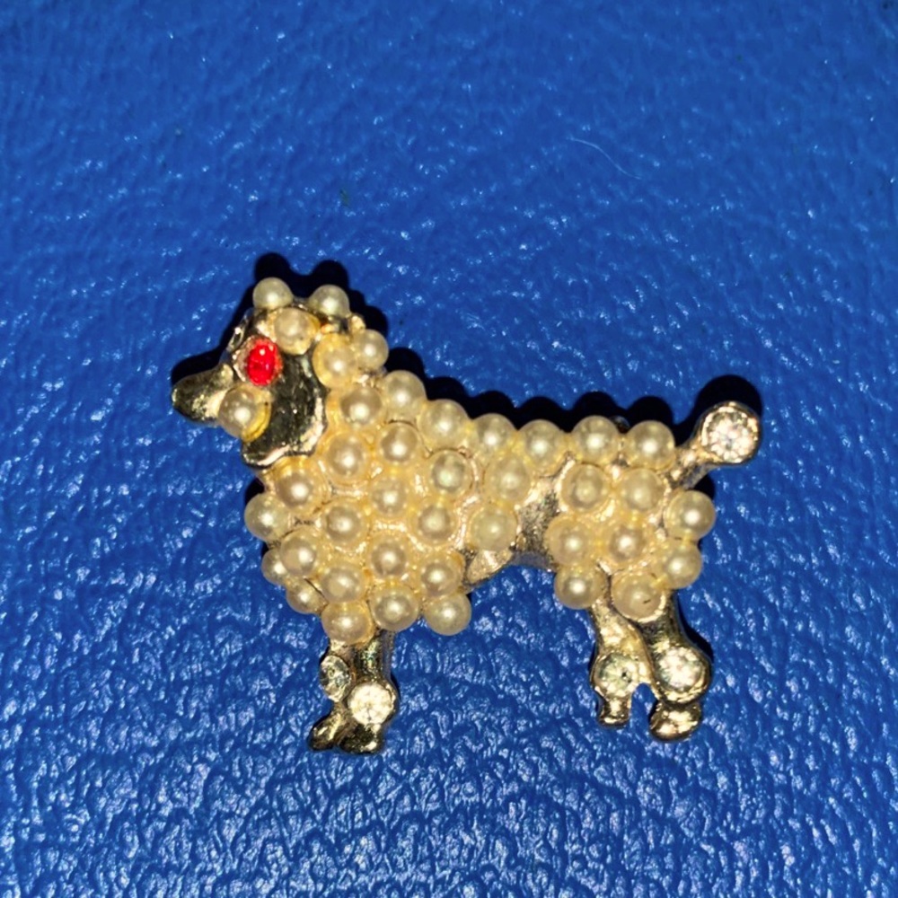 💎Vintage silver poodle retro brooch w/ white pearl crystals 💎